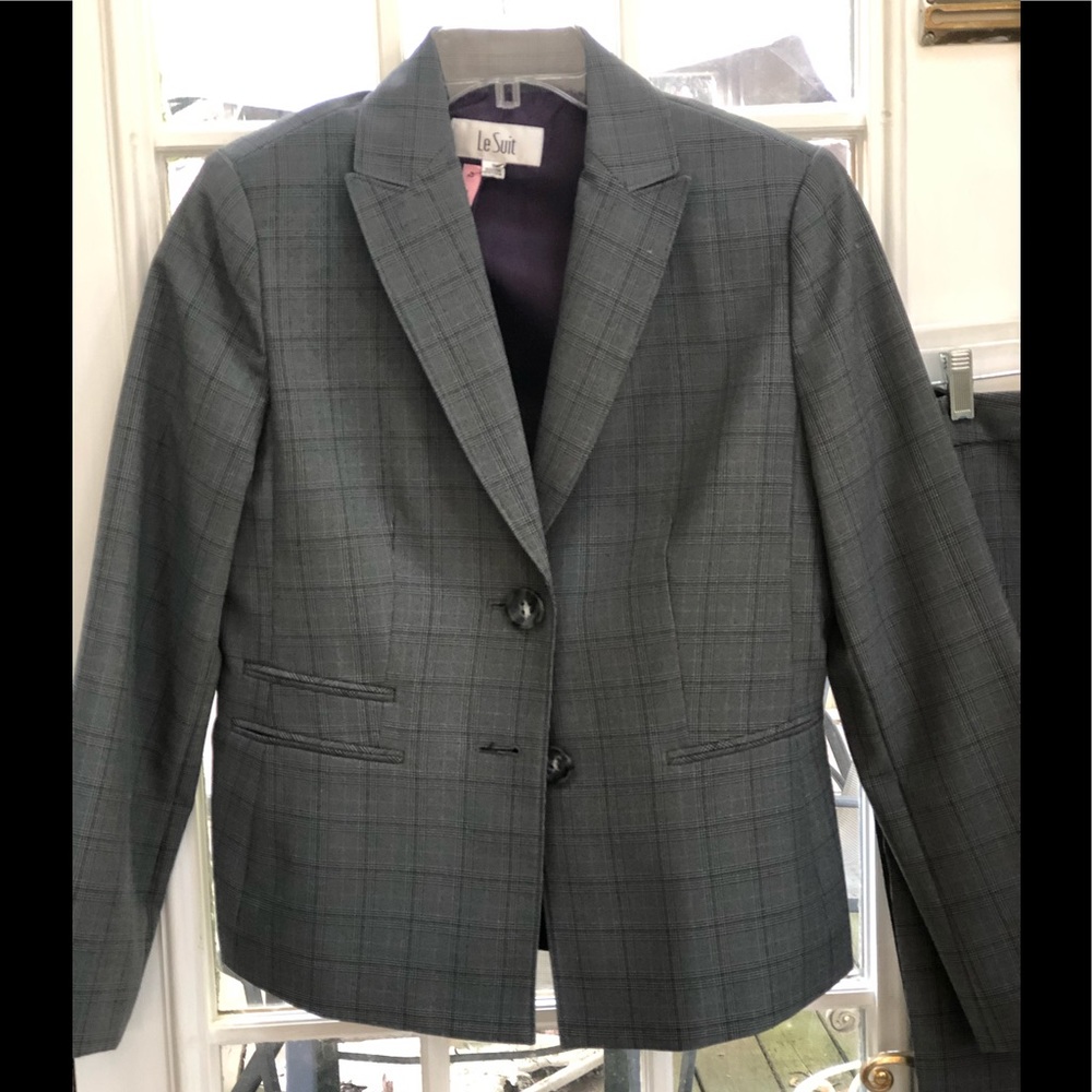 Womens 2 peice pantsuit, Size 8